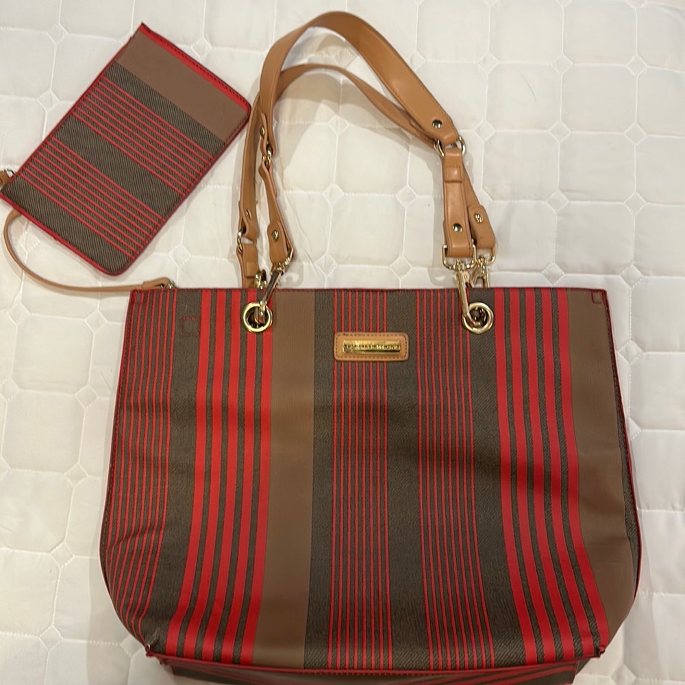 Adrienne Vittadini shoulder / tote bag. 16.5” x 12”. “TS anti hero” vibes. ❤️